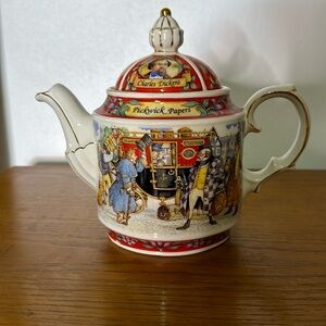 Vintage Sadler Charles Dickens Pickwick Papers Collectible Teapot from 1…